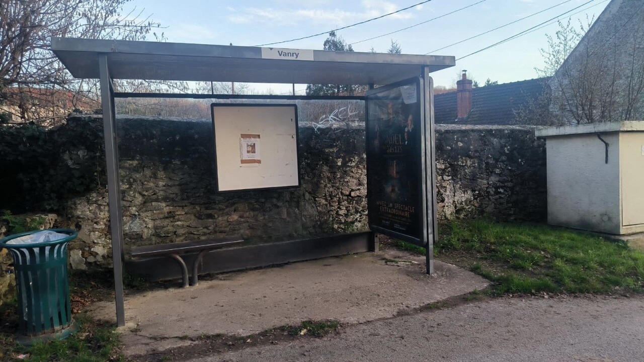 le passage du bus scolaire suspendu dans un hameau de Seine-et-Marne