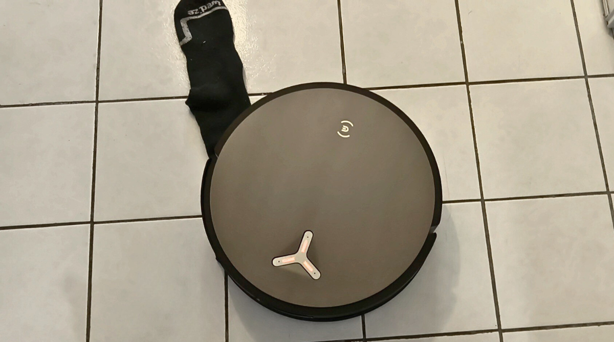 ecovacs X11 omnicyclone bloqué à cause de la chaussette