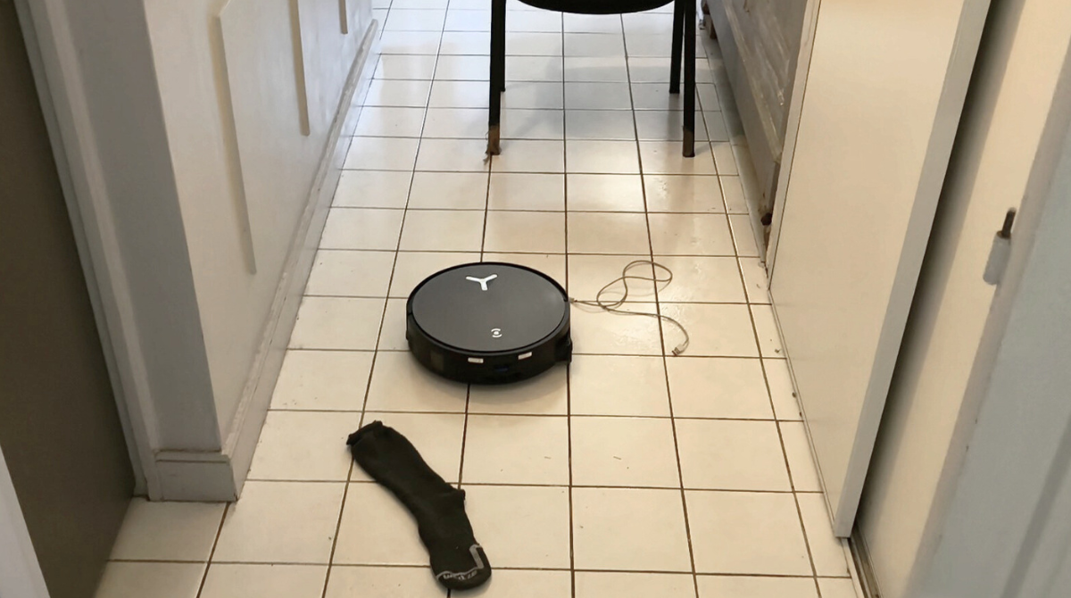 ecovacs X11 omnicyclone esquive un fil