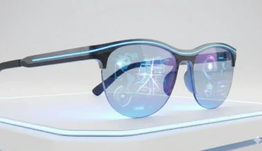 (Contrairement &agrave; ce que cette illustration IA sugg&egrave;re, il n'y aurait pas d'&eacute;cran int&eacute;gr&eacute; dans les verres sur les lunettes Apple)