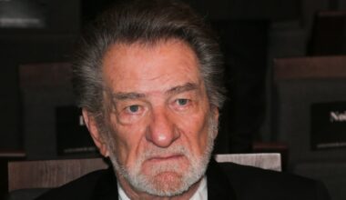 "Quand il chante, on dirait qu'il...", l'humoriste sans filtre