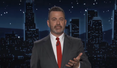 "Je pleure déjà, je suis désolé" : Jimmy Kimmel conclut "une année difficile" par des sanglots dans son late-show