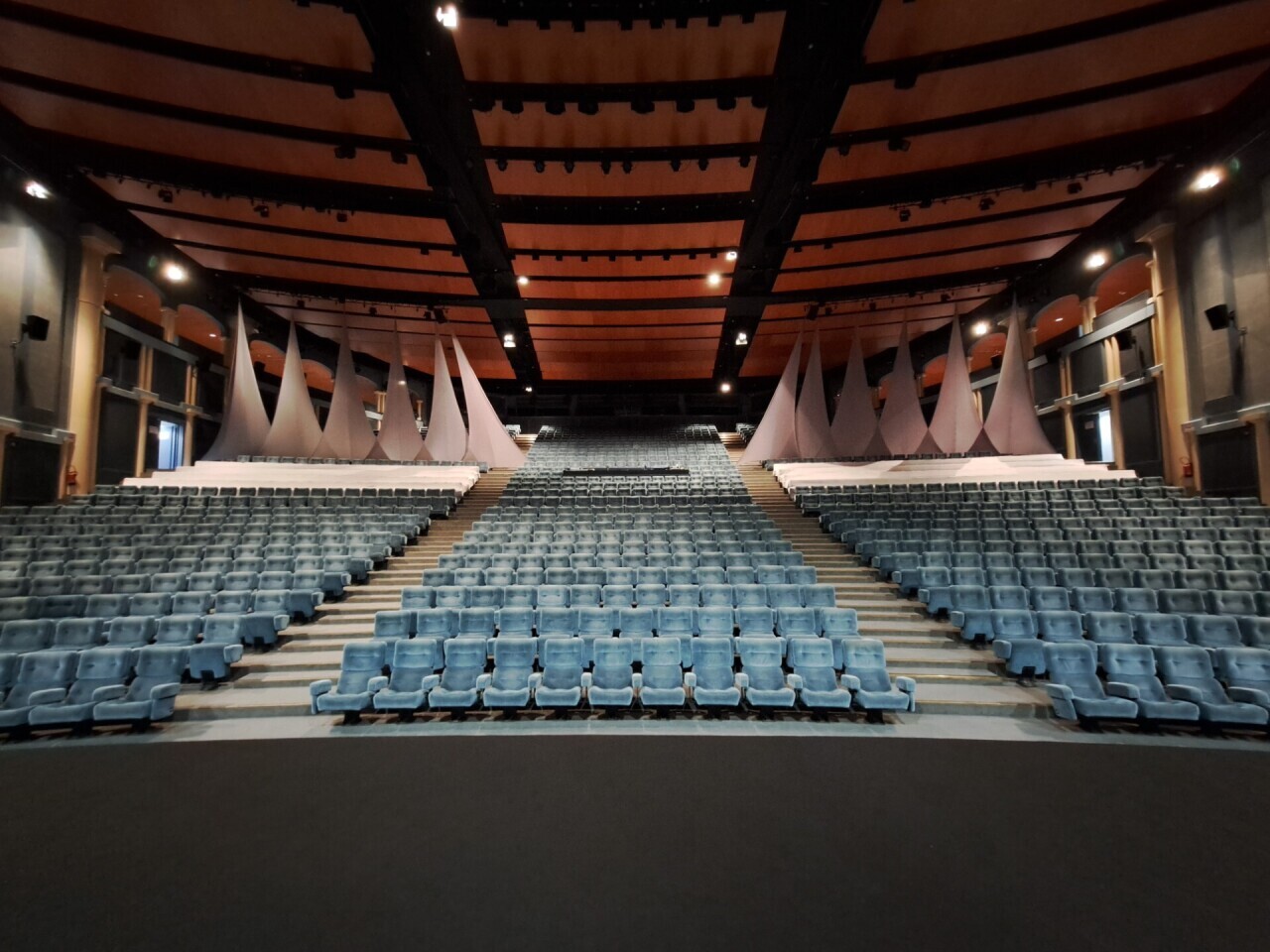 immersion exclusive au cœur d’un géant invisible