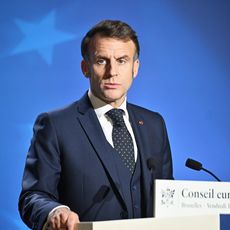 Emmanuel Macron lors d'une conférence de presse à Bruxelles après un Conseil européen le 19 décembre 2025.