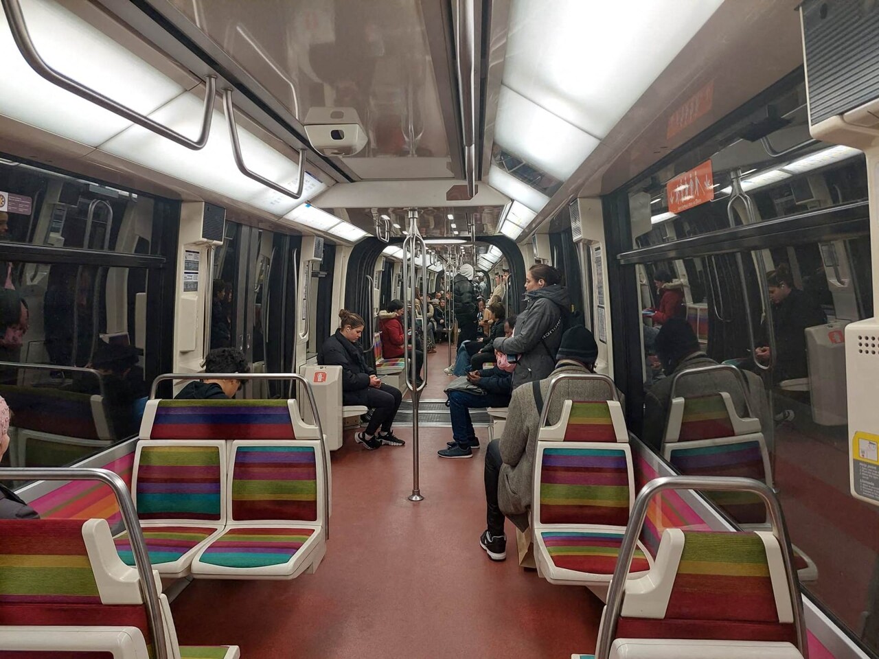 une station de métro fermée à Paris, le trafic en partie interrompu sur la ligne 1