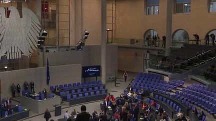 Eurozapping : le service militaire adopté en Allemagne