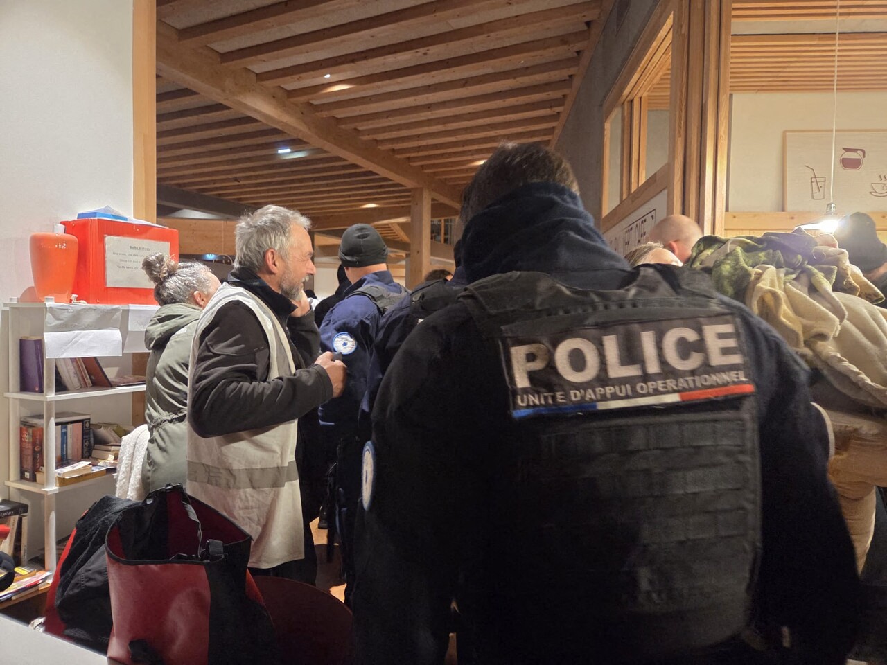 évacuation en cours du bâtiment du Département d'Ille-et-Vilaine occupé par 140 personnes