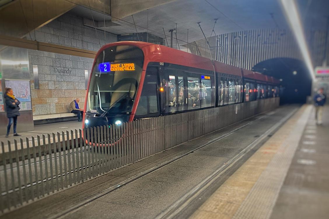 Pourquoi il n’y avait pas de réseau téléphonique ce matin du lundi 1er décembre dans le tunnel du tramway de la ligne 2 de Nice ?