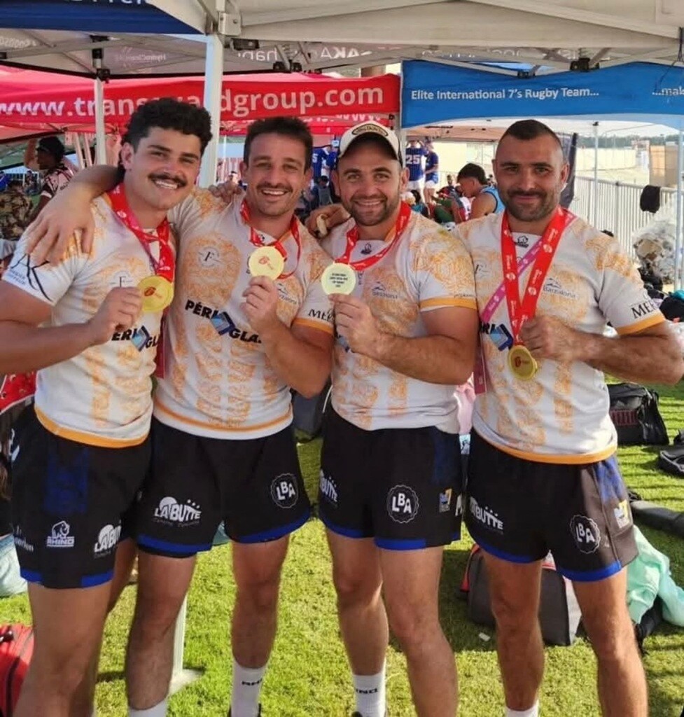 quatre joueurs de Gourdon remportent un tournoi à Dubaï avec les Blue Black 7's