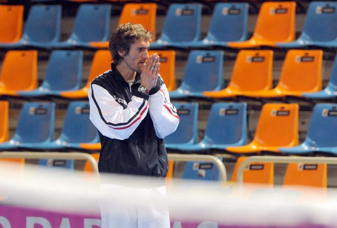 Nicolas Escudé, alors capitaine de l’équipe de France féminine de tennis, à Orléans, le 7 février 2009.
