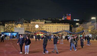 Fête des Lumières à Lyon. Fiasco place Bellecour, les visiteurs déçus : "Il n'y a rien"