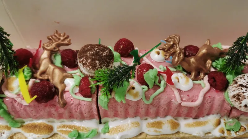 Les buches du Forum Jorge François sont à la fois un délice pour les gourmands et un geste pour ceux qui en ont le plus besoin. 