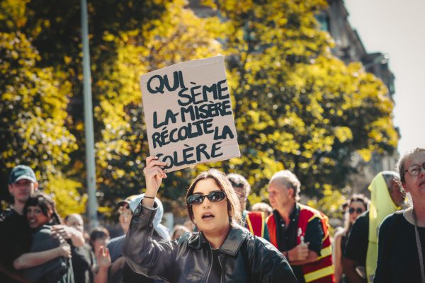 10 septembre, bloquons tout, Foule, pancartes, manifestant, colère