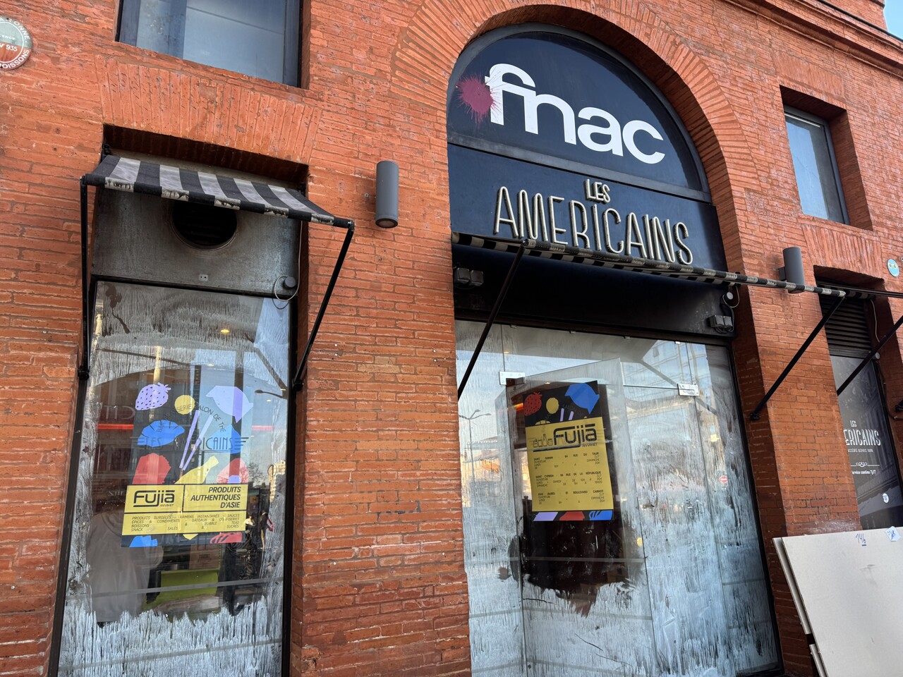 voici l'enseigne qui va remplacer la célèbre brasserie des Américains