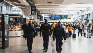 encore un voyageur contrôlé avec une énorme somme d'argent dans son sac