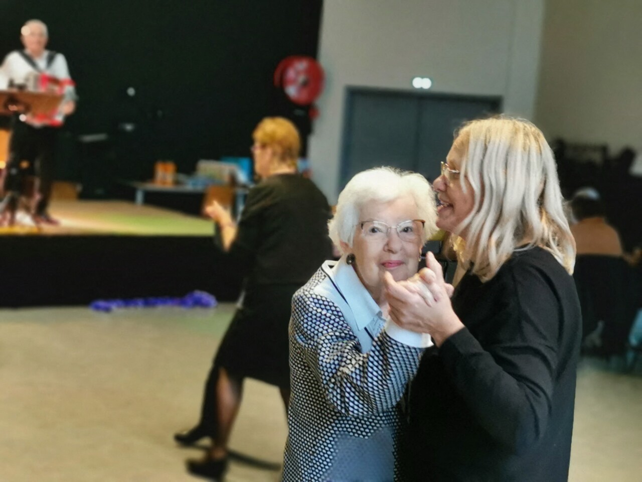 À Rennes, cette association propose de faire danser les personnes âgées isolées pour les fêtes de Noël