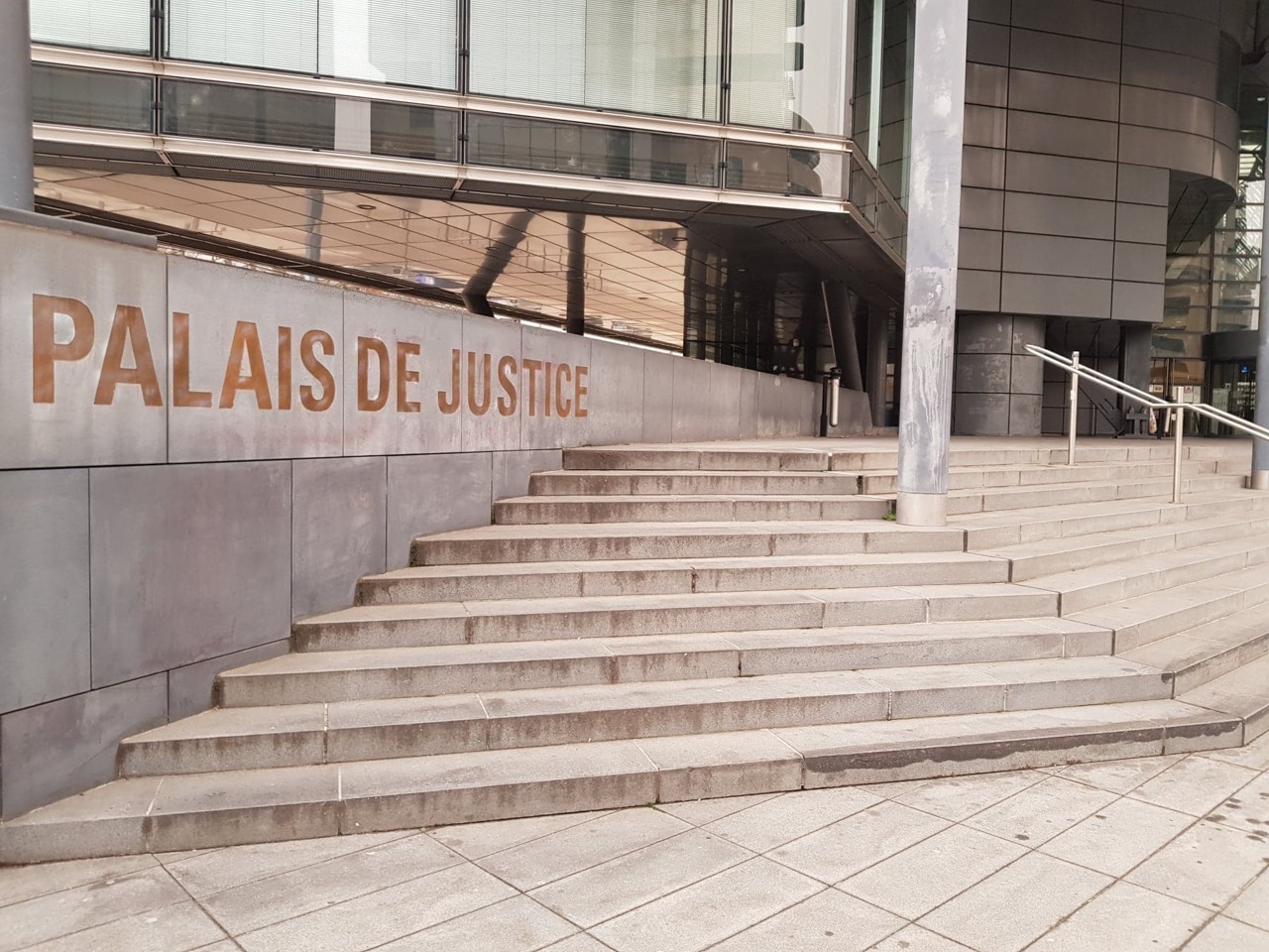 Grenoble. L'homme menaçant avec un couteau et blessé par la police interné en psychiatrie