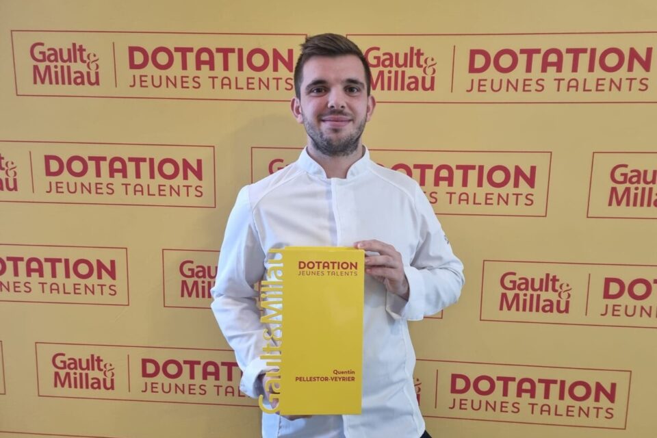 Guillaume Carles, le second du chef Quentin Pellestor-Veyrier est venu recevoir la récompense.