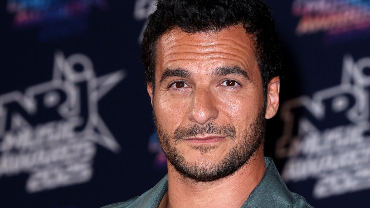 "Il est actuellement aux urgences" : Amir annule son concert à Grenoble à la dernière minute après l'hospitalisation de son guitariste