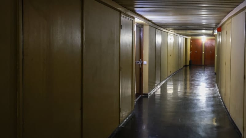 "Certains trouvent les couloirs trop sombres mais c’est tout le cachet du bâtiment. Dans les corridors, l’œil se repose avant de profiter pleinement de la lumière des logements", soutient Paule Caviglioli.