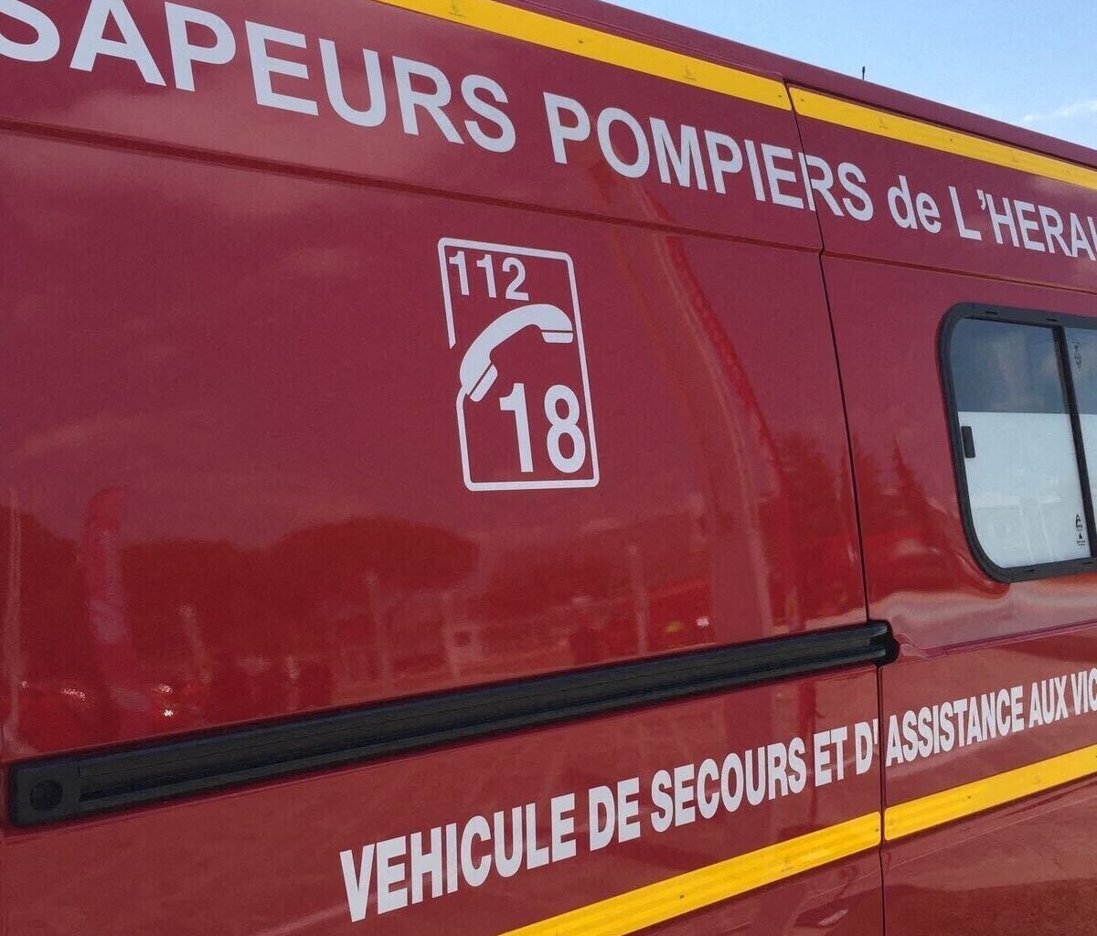 sur l'A9, un poids-lourd perd son chargement et percute un pont