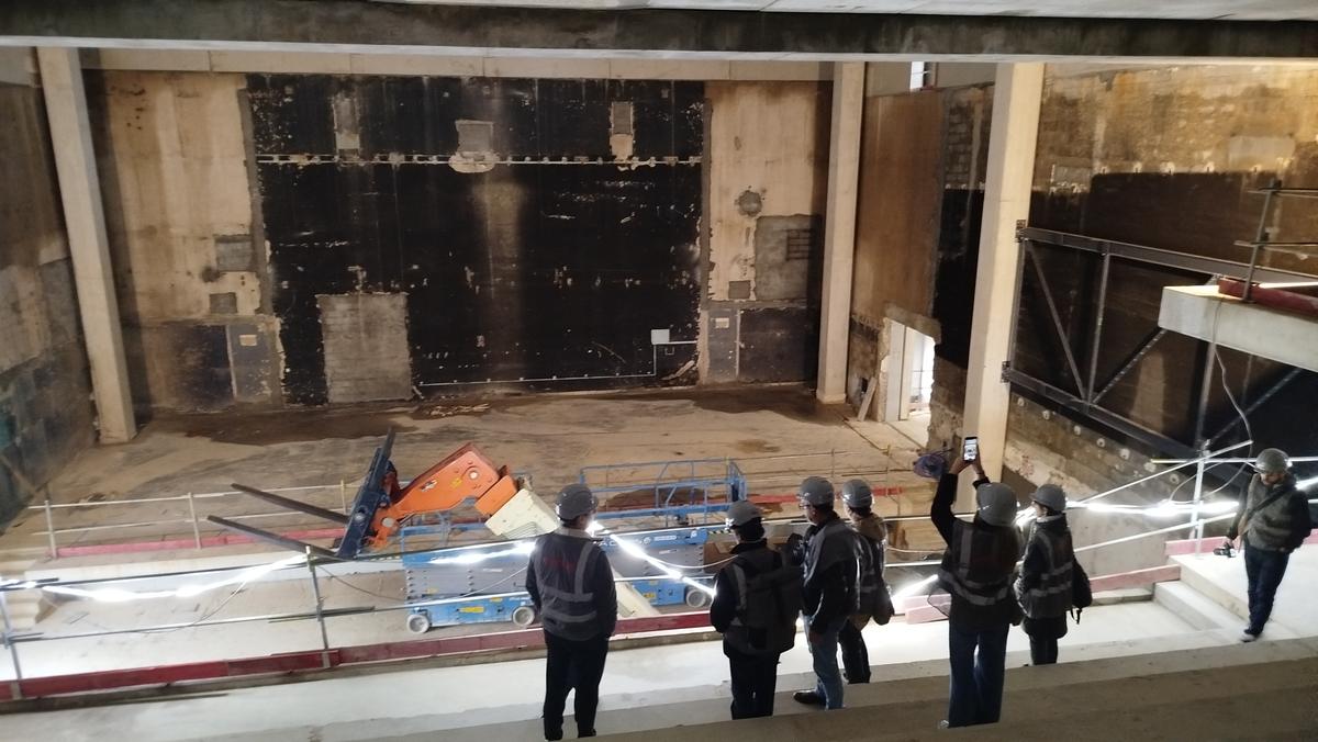 Vue sur la scène en chantier depuis les gradins, jeudi 11 décembre.