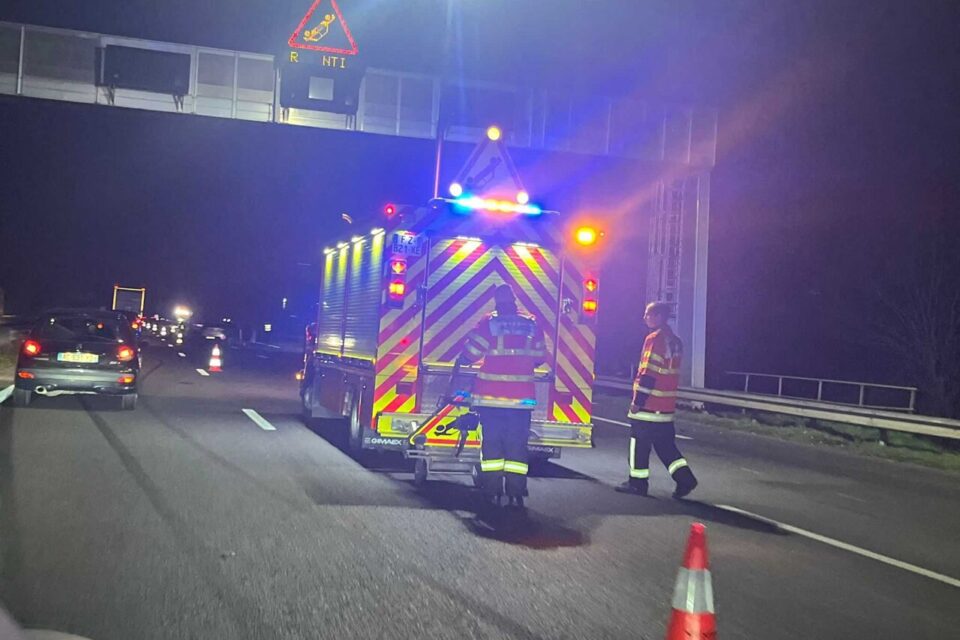 Deux voies de l'autoroute ont été neutralisées samedi 20 décembre 2025, au nord de Toulouse, suite à un accident.