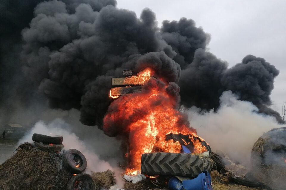 manifestation des agriculteurs à Cazères, en Haute-Garonne, mardi 30 décembre 2025