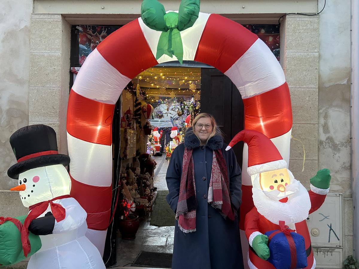 à Bordeaux, elle transforme tous les ans sa cour en royaume de Noël
