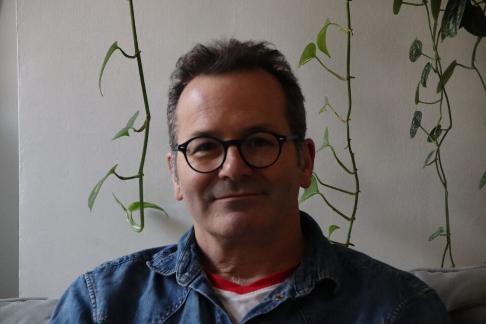 Thomas Rollin, comédien et metteur en scène, apprécie la ville pour son centre-ville piéton et ses espaces verts. 