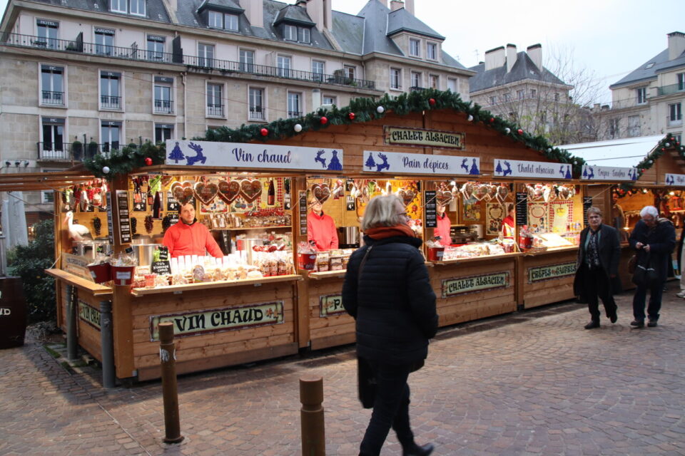 Le chalet alsacien, originaire de Strasbourg, est présent sur le marché de Rouen depuis sa création en 1996.