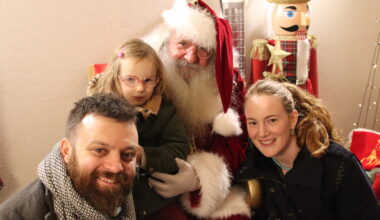 Guitare, dragon, dinosaure... Que demandent les enfants au Père Noël du marché de Rouen?