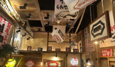 Dans le centre-ville de Bordeaux, ce nouveau restaurant mise sur l'immersion dans les rues du Japon