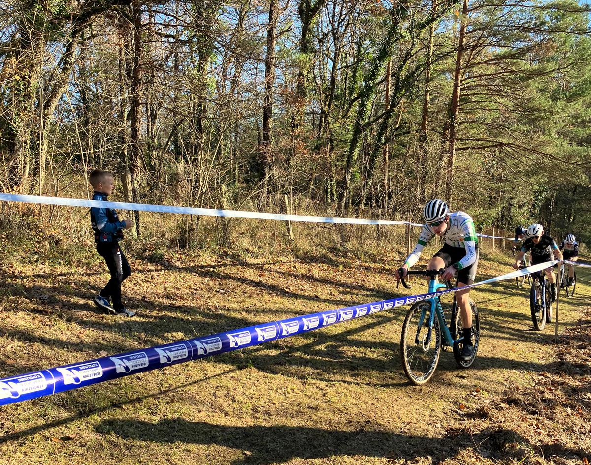La remontée depuis le vallon est toujours difficile.