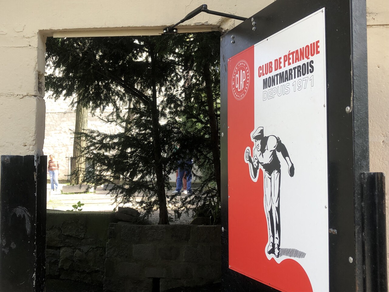 après son expulsion, le club de pétanque de Montmartre en passe de trouver un point de chute