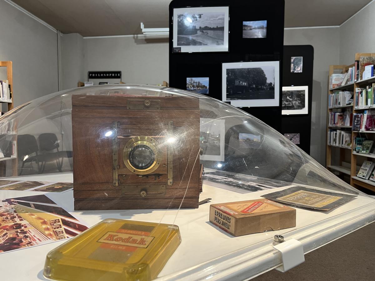 Des objets ayant appartenu à Jacques Goguet sont aussi exposés.