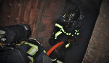 un incendie se déclare dans un appartement en pleine nuit et fait une dizaine de victimes