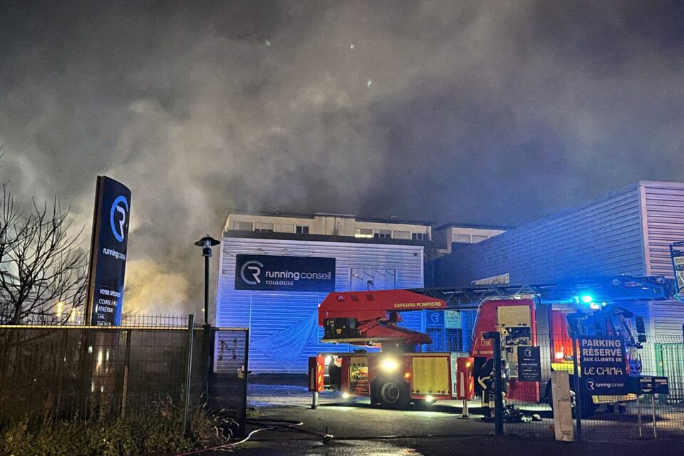 Le magasin de sport ainsi que le restaurant chinois voisins ont pu être sauvés.
