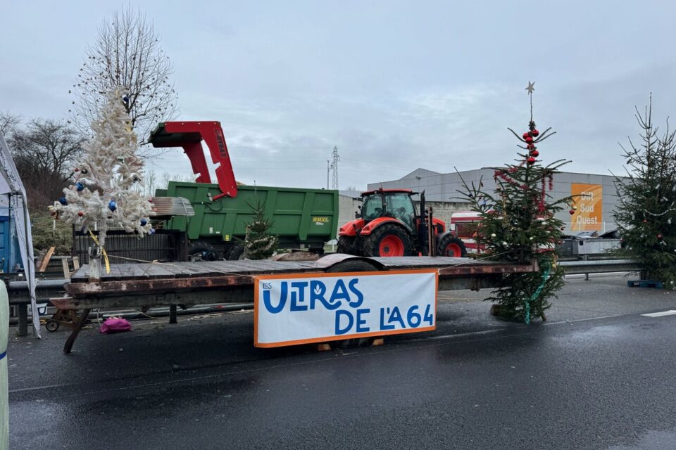 Sur le blocage de l'A64 à Carbonne, les agriculteurs restent déterminés. 