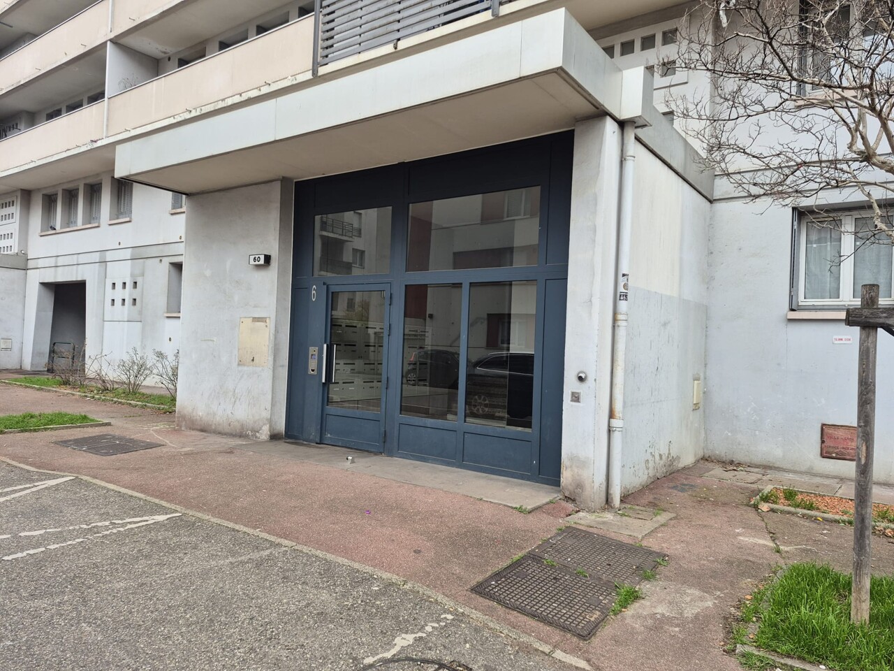 Lyon. Un enfant de 12 ans poignardé à mort par sa mère : "Je l'ai entendue crier"