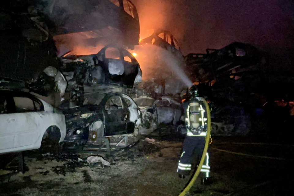 Une soixantaine de véhicules a été détruite.