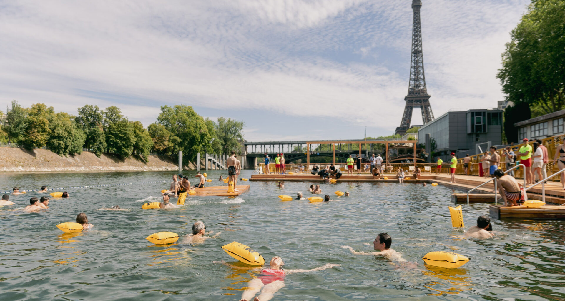 © Joséphine Brueder / Ville de Paris - Plus de 175 000 personnes ont profité des sites de baignade en eau libre à Paris, sur la Seine, la Marne et le Bassin de la Villette.