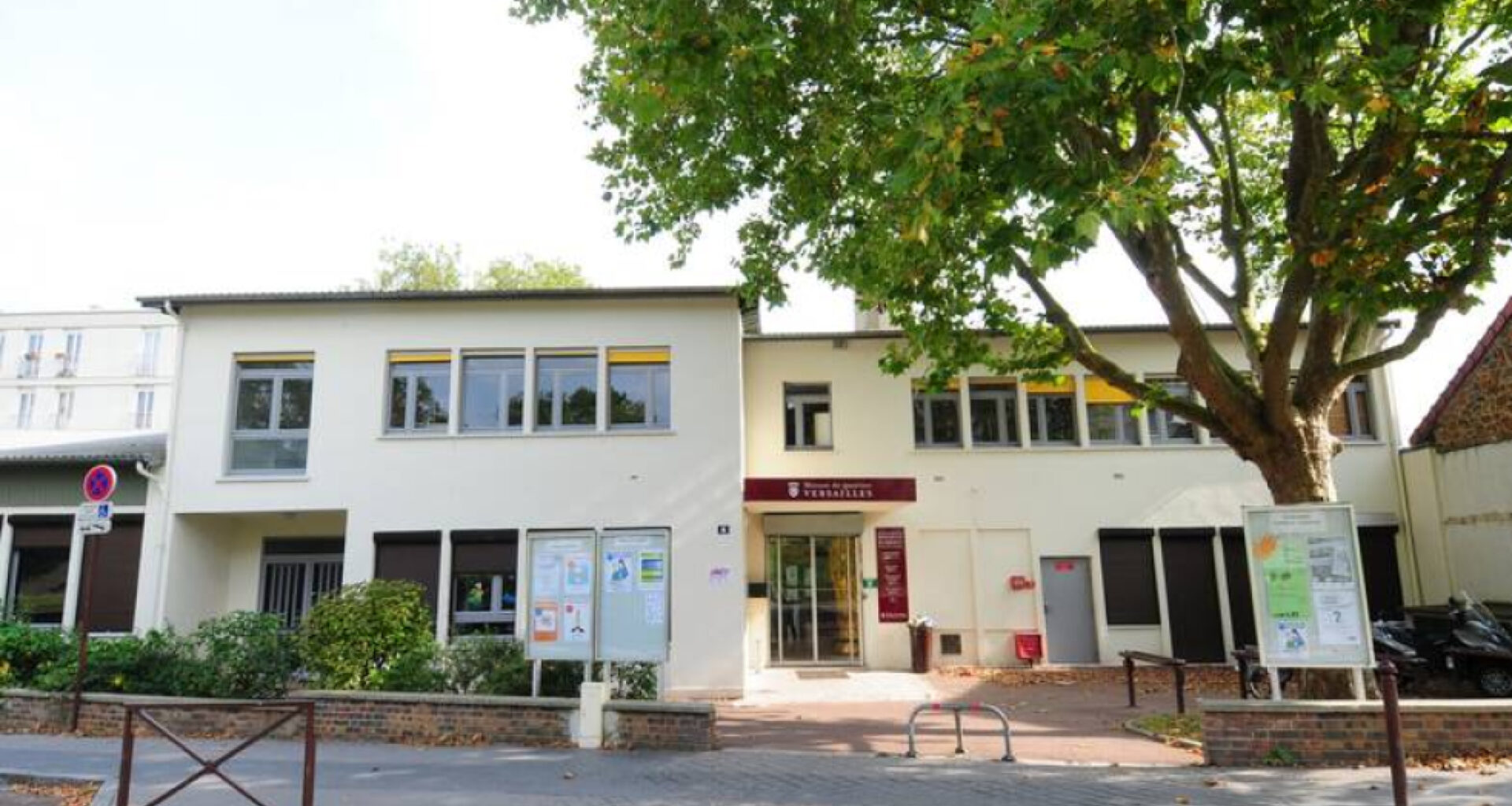 © Ville de Versailles - La Maison de quartier Bernard de Jussieu de Versailles accueille désormais une Maison France Services.