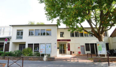 © Ville de Versailles - La Maison de quartier Bernard de Jussieu de Versailles accueille désormais une Maison France Services.