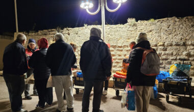 © S. Gauthier - Un peu de Toit va à la rencontre des sans-abris, majoritairement des hommes, entre 30 et 60 ans, en quête d’une soupe, d’un café, d’un repas chaud, d’une bouteille d’eau et d’un morceau de pain.