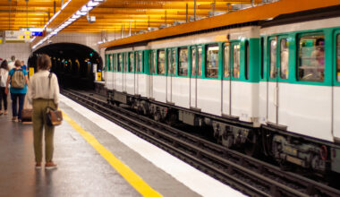 © Shutterstock - Comme chaque année, Île-de-France Mobilités met en place des transports gratuits et ouverts toute la nuit du 31 décembre au 1er janvier.