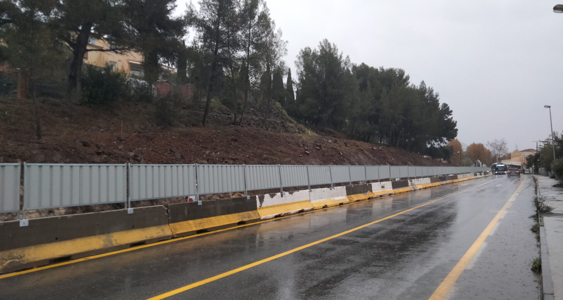 © D. R. - Le futur mur de soutènement, de 200 mètres de long, est construit pour élargir les voies.