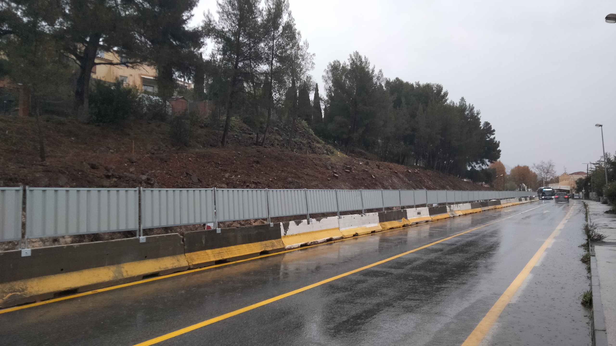 © D. R. - Le futur mur de soutènement, de 200 mètres de long, est construit pour élargir les voies.