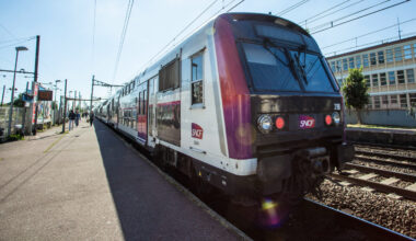 © Shutterstock - Île-de-France Mobilités crée une ligne dédiée aux branches de Dourdan et Saint-Martin-d’Étampes et commande 55 trains neufs pour améliorer la ponctualité.