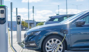 Interdiction des ventes de voitures thermiques neuves en Europe : vers un sursis de cinq ans ?